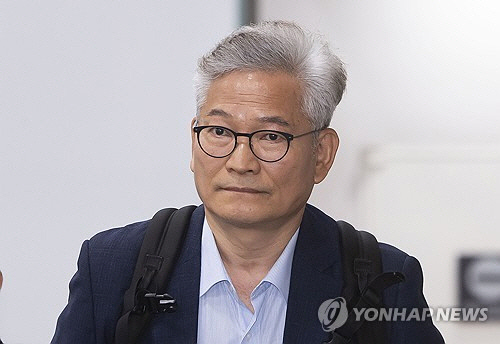 송영길 소나무당 대표가 지난 6월 3일 서울중앙지방법원에서 열린 '더불어민주당 전당대회 돈 봉투 의혹' 1심 속행 공판에 출석하고 있다. [연합뉴스]